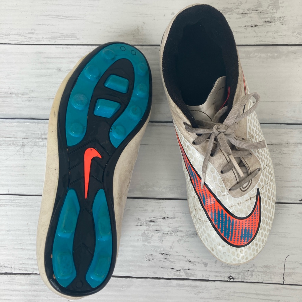 Nike Hypervenom Soccer Sneakers In 6 Youth